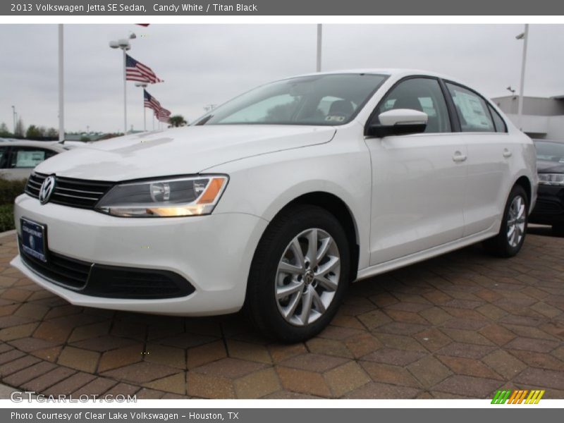 Candy White / Titan Black 2013 Volkswagen Jetta SE Sedan