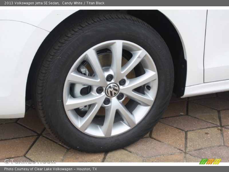 Candy White / Titan Black 2013 Volkswagen Jetta SE Sedan