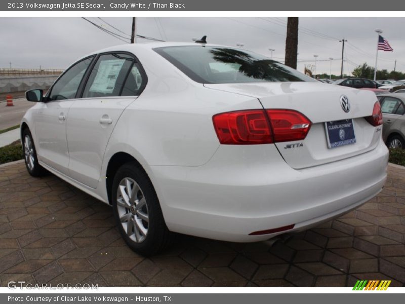 Candy White / Titan Black 2013 Volkswagen Jetta SE Sedan