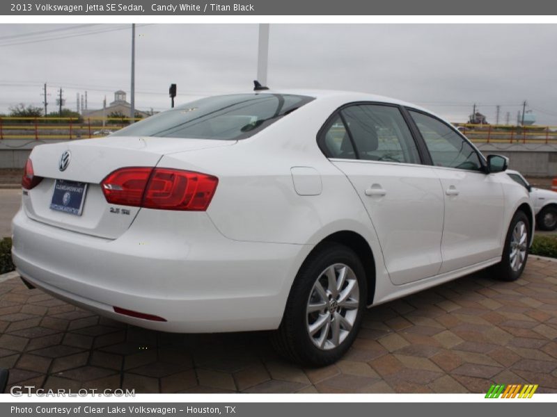 Candy White / Titan Black 2013 Volkswagen Jetta SE Sedan