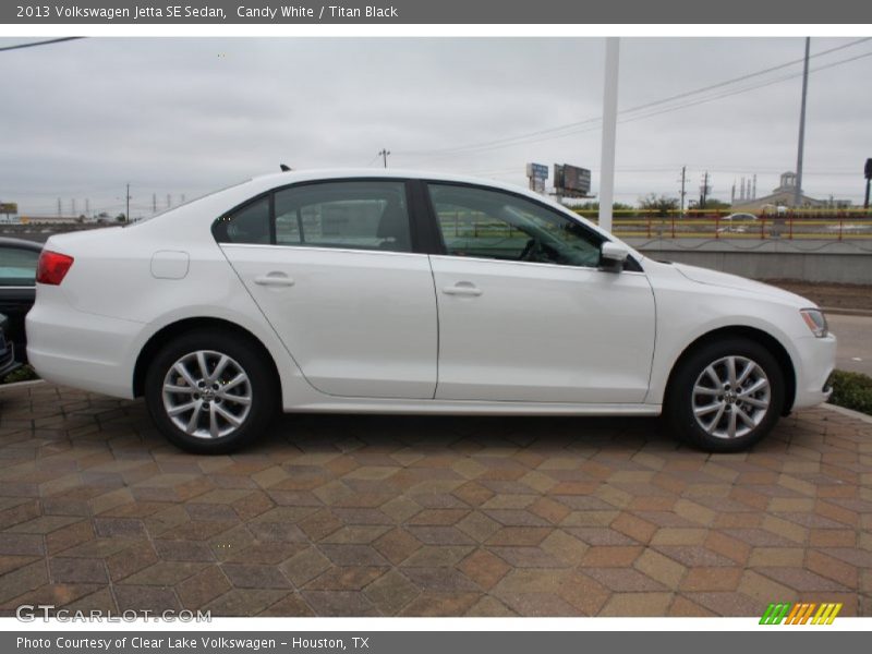 Candy White / Titan Black 2013 Volkswagen Jetta SE Sedan