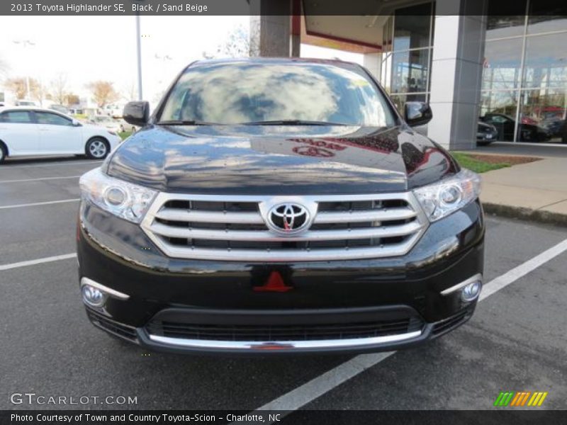 Black / Sand Beige 2013 Toyota Highlander SE