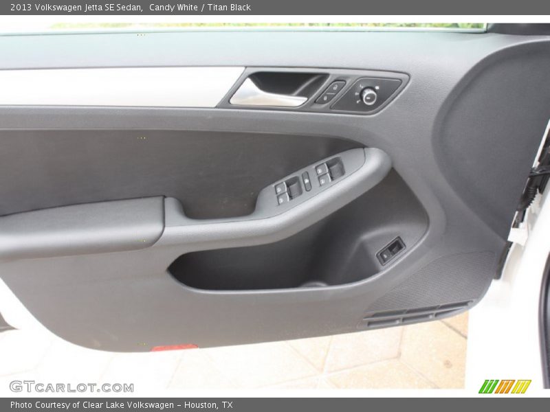 Candy White / Titan Black 2013 Volkswagen Jetta SE Sedan