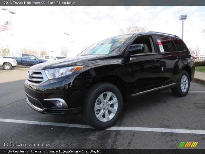 Black / Sand Beige 2013 Toyota Highlander SE