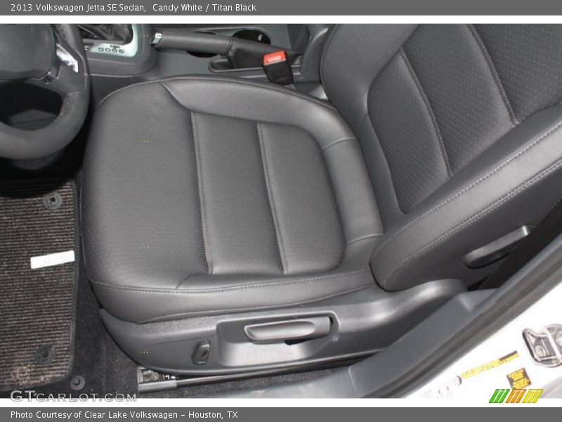 Candy White / Titan Black 2013 Volkswagen Jetta SE Sedan