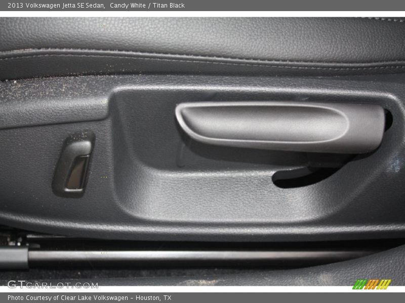 Candy White / Titan Black 2013 Volkswagen Jetta SE Sedan