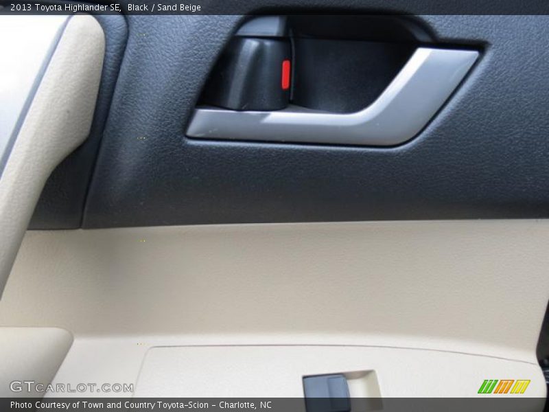 Black / Sand Beige 2013 Toyota Highlander SE