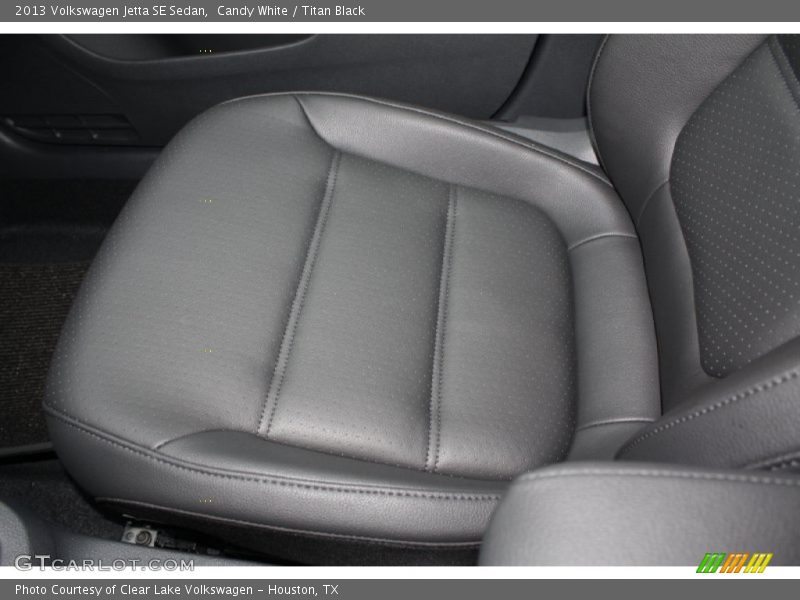 Candy White / Titan Black 2013 Volkswagen Jetta SE Sedan