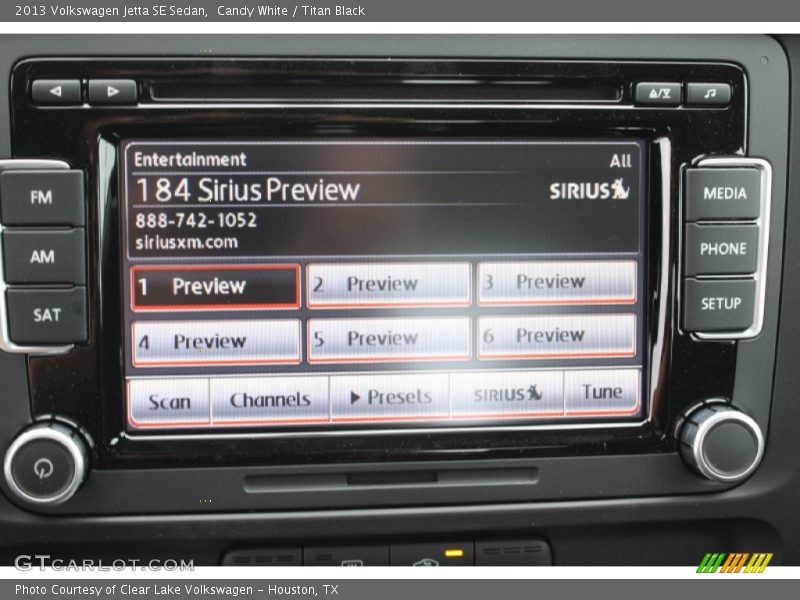 Candy White / Titan Black 2013 Volkswagen Jetta SE Sedan