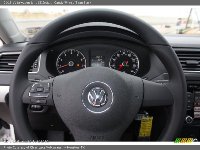 Candy White / Titan Black 2013 Volkswagen Jetta SE Sedan