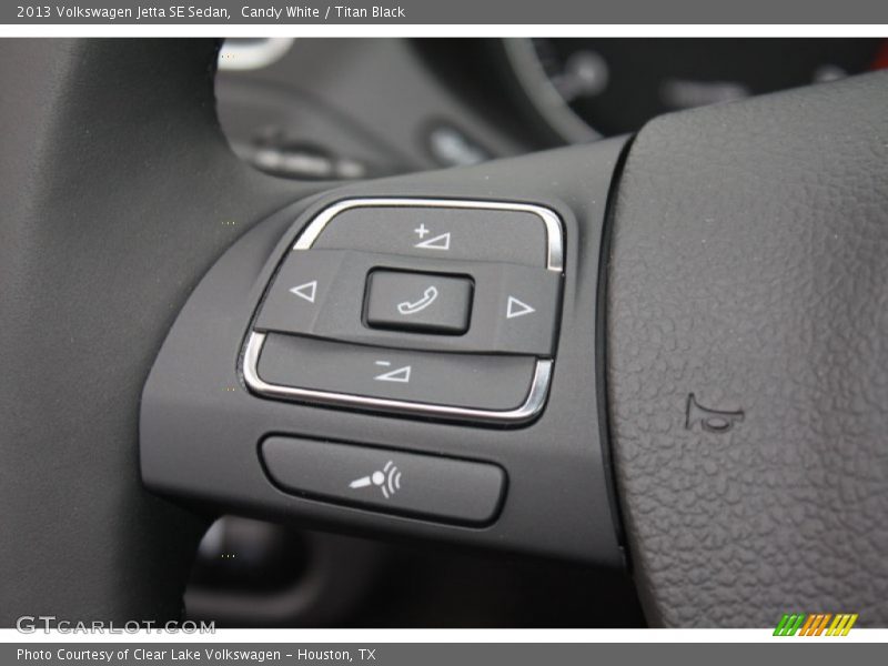 Candy White / Titan Black 2013 Volkswagen Jetta SE Sedan