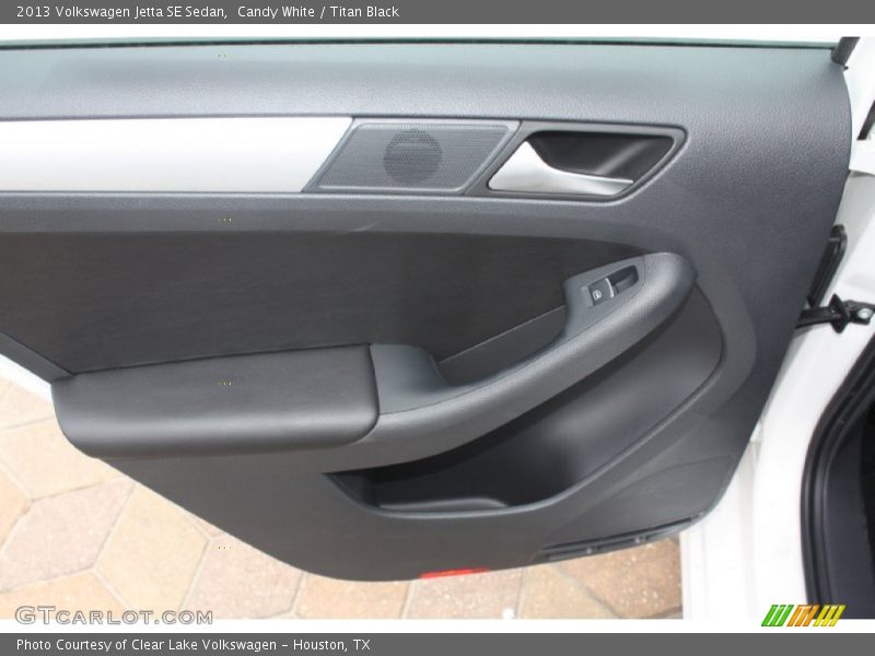 Candy White / Titan Black 2013 Volkswagen Jetta SE Sedan