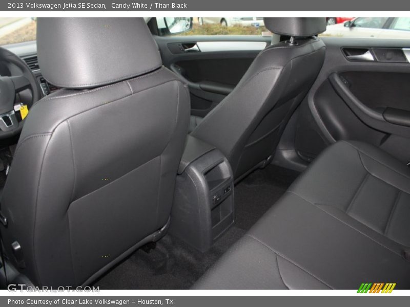Candy White / Titan Black 2013 Volkswagen Jetta SE Sedan