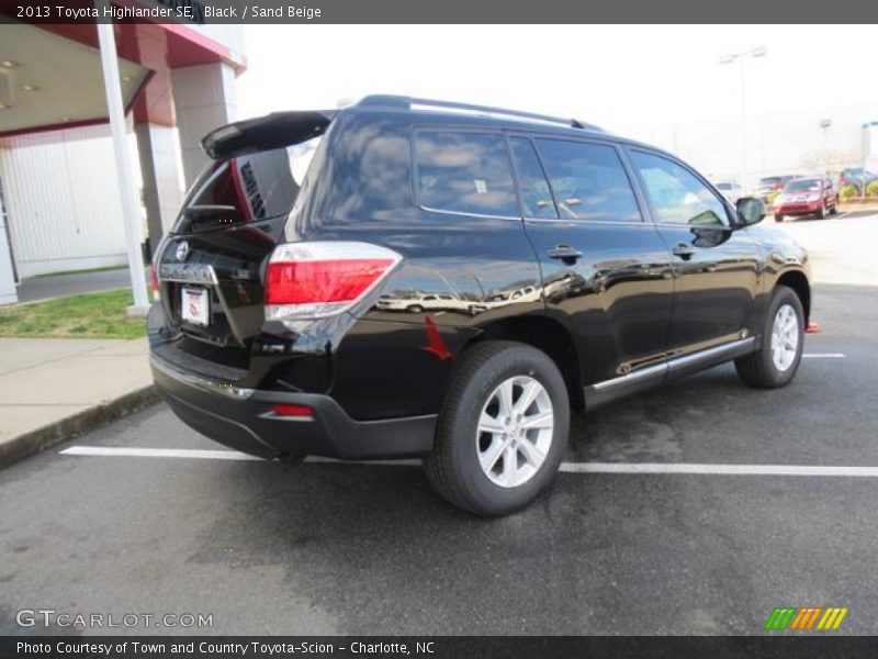 Black / Sand Beige 2013 Toyota Highlander SE