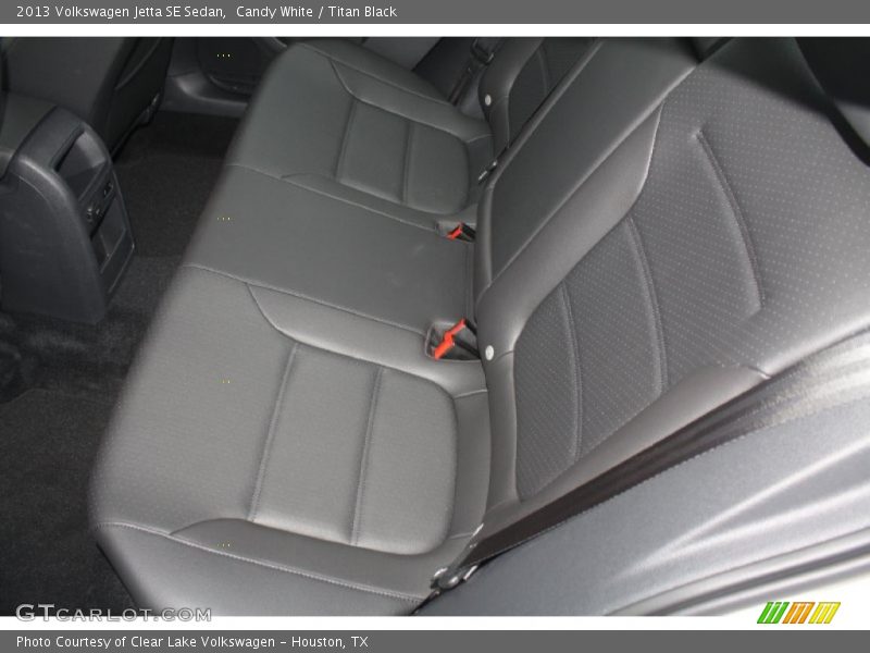 Candy White / Titan Black 2013 Volkswagen Jetta SE Sedan