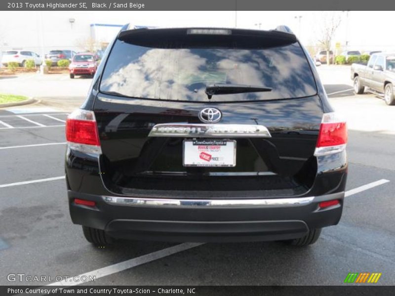 Black / Sand Beige 2013 Toyota Highlander SE