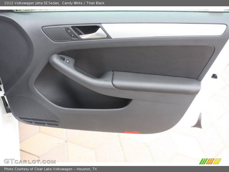 Candy White / Titan Black 2013 Volkswagen Jetta SE Sedan