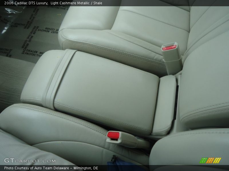 Light Cashmere Metallic / Shale 2006 Cadillac DTS Luxury