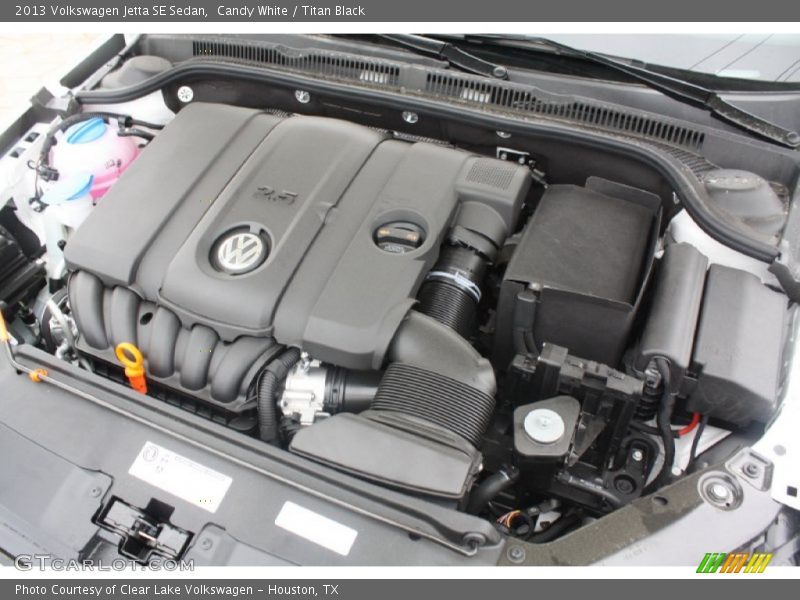 Candy White / Titan Black 2013 Volkswagen Jetta SE Sedan