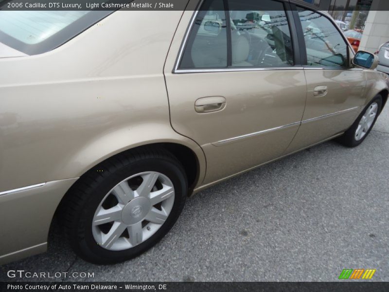 Light Cashmere Metallic / Shale 2006 Cadillac DTS Luxury