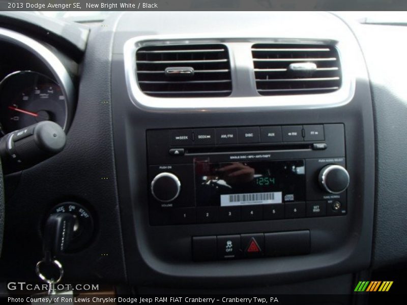 New Bright White / Black 2013 Dodge Avenger SE