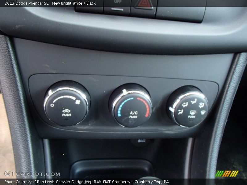 New Bright White / Black 2013 Dodge Avenger SE