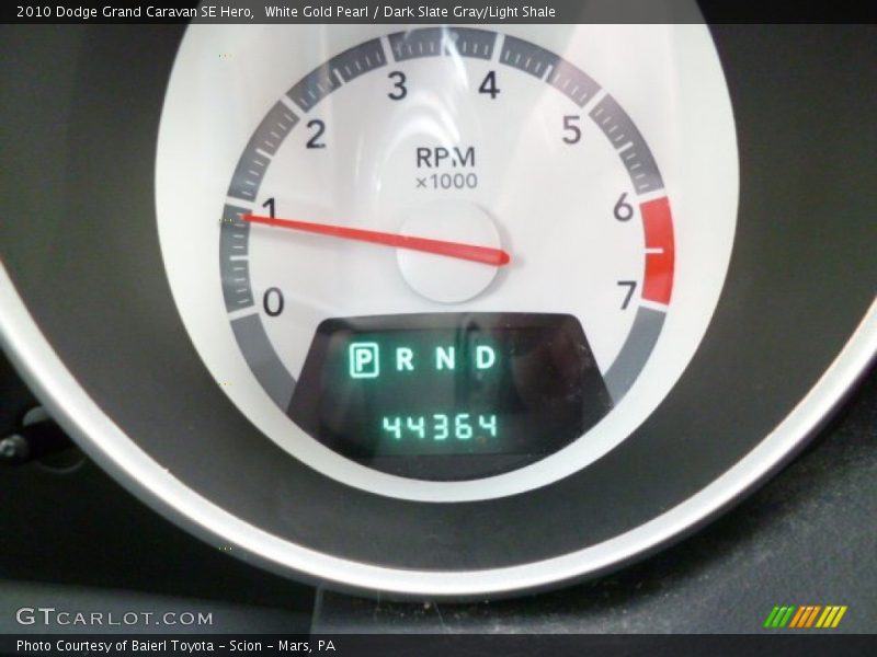 White Gold Pearl / Dark Slate Gray/Light Shale 2010 Dodge Grand Caravan SE Hero