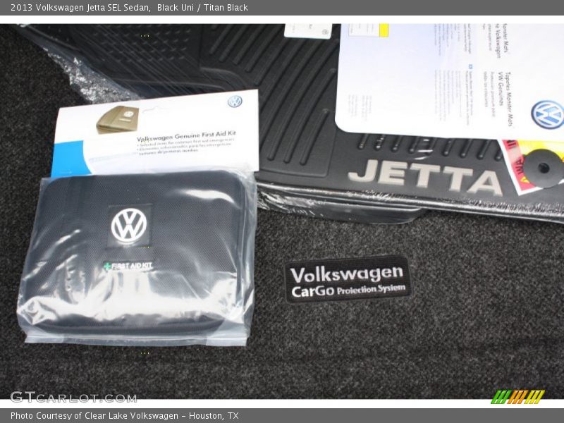 Black Uni / Titan Black 2013 Volkswagen Jetta SEL Sedan