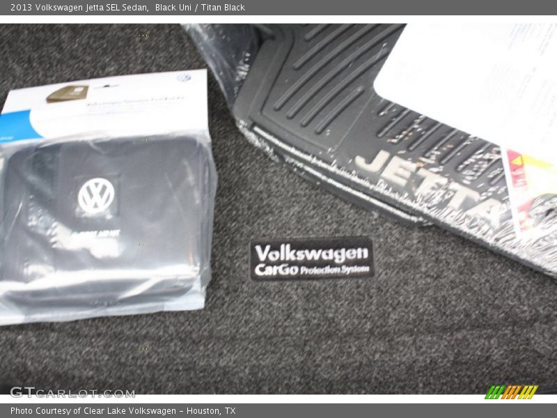 Black Uni / Titan Black 2013 Volkswagen Jetta SEL Sedan