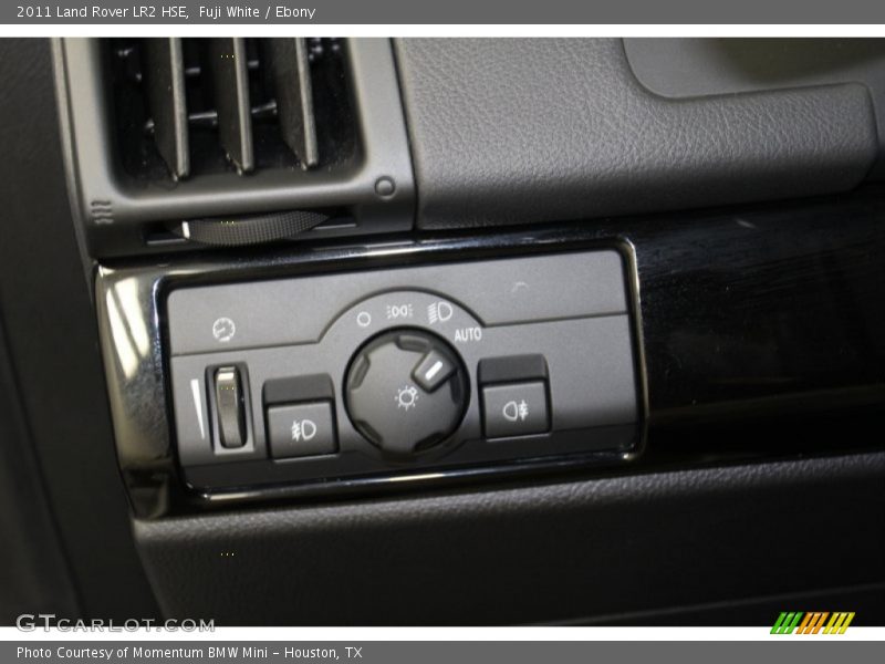 Fuji White / Ebony 2011 Land Rover LR2 HSE