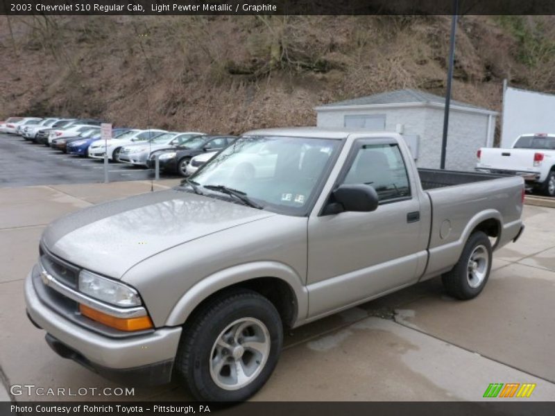 Front 3/4 View of 2003 S10 Regular Cab