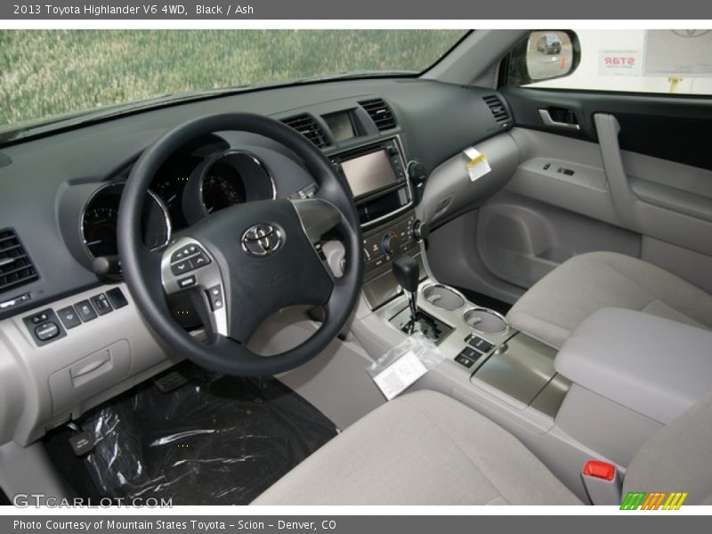 Black / Ash 2013 Toyota Highlander V6 4WD