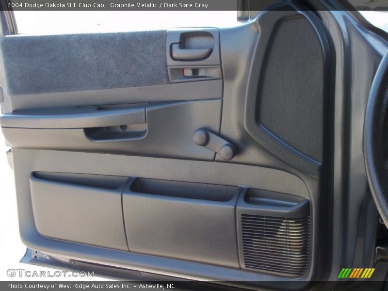 Door Panel of 2004 Dakota SLT Club Cab