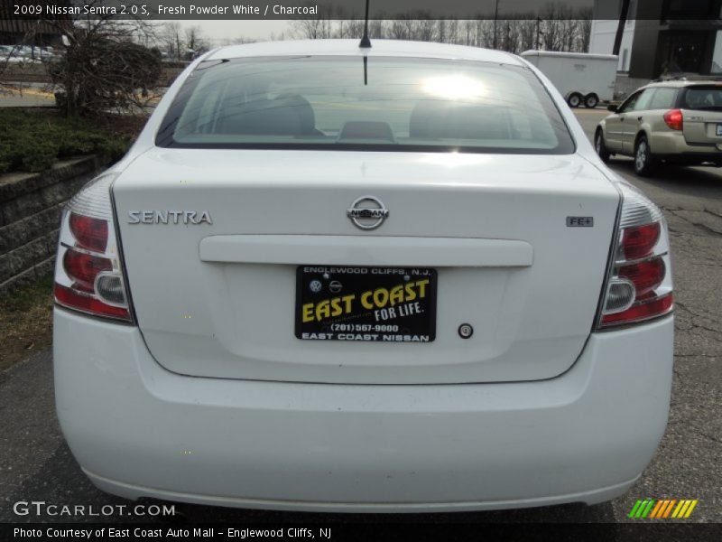 Fresh Powder White / Charcoal 2009 Nissan Sentra 2.0 S