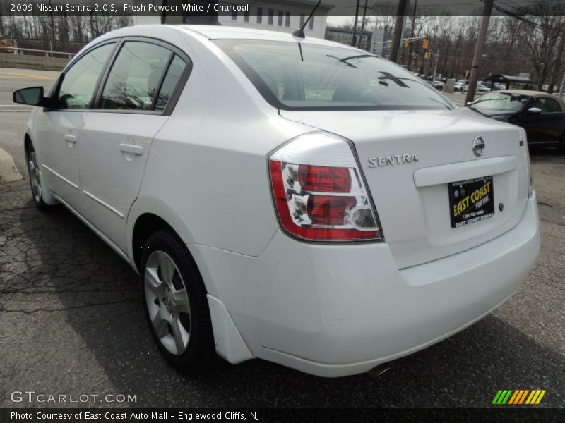 Fresh Powder White / Charcoal 2009 Nissan Sentra 2.0 S