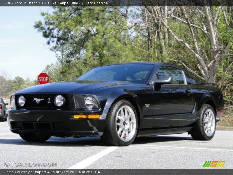 Front 3/4 View of 2007 Mustang GT Deluxe Coupe