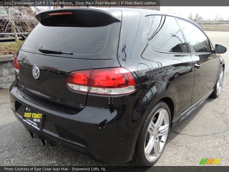 Deep Black Pearl Metallic / R Titan Black Leather 2012 Volkswagen Golf R 2 Door 4Motion