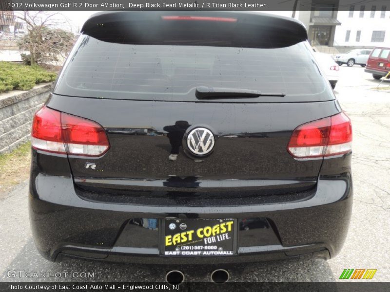 Deep Black Pearl Metallic / R Titan Black Leather 2012 Volkswagen Golf R 2 Door 4Motion