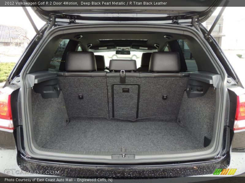 Deep Black Pearl Metallic / R Titan Black Leather 2012 Volkswagen Golf R 2 Door 4Motion