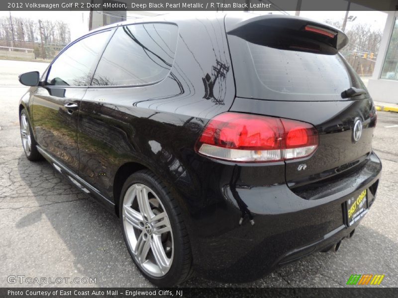 Deep Black Pearl Metallic / R Titan Black Leather 2012 Volkswagen Golf R 2 Door 4Motion
