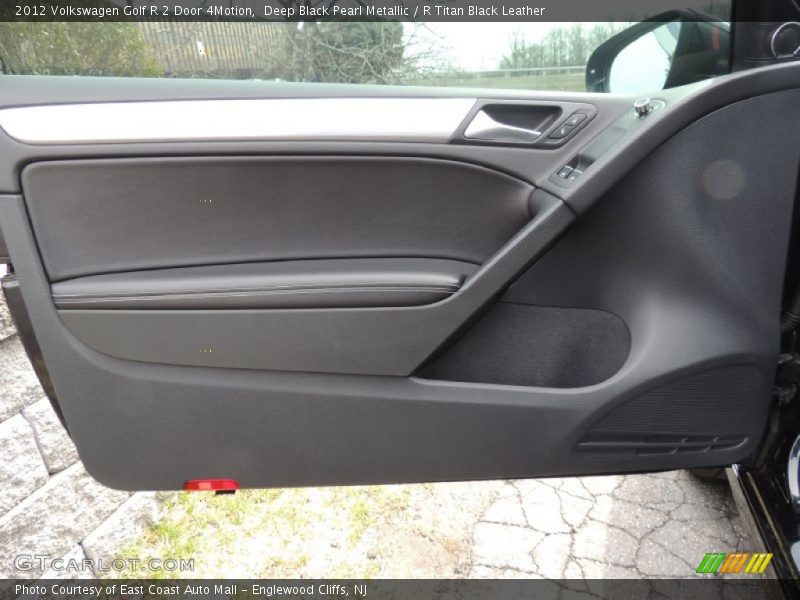 Deep Black Pearl Metallic / R Titan Black Leather 2012 Volkswagen Golf R 2 Door 4Motion