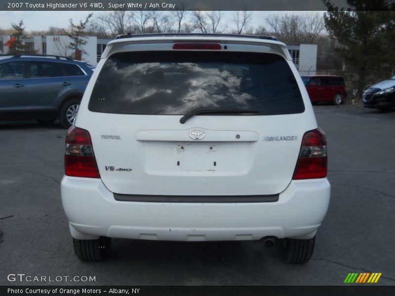 Super White / Ash Gray 2007 Toyota Highlander V6 4WD