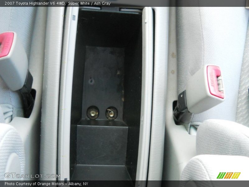 Super White / Ash Gray 2007 Toyota Highlander V6 4WD