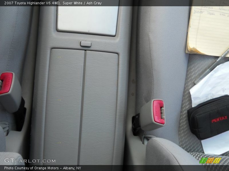 Super White / Ash Gray 2007 Toyota Highlander V6 4WD