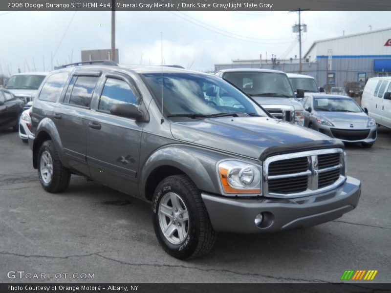 Front 3/4 View of 2006 Durango SLT HEMI 4x4