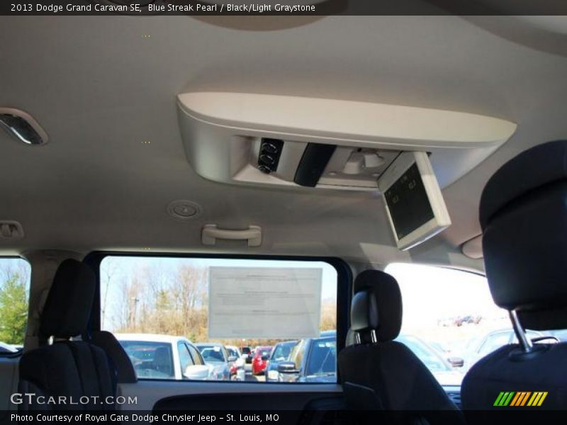 Blue Streak Pearl / Black/Light Graystone 2013 Dodge Grand Caravan SE