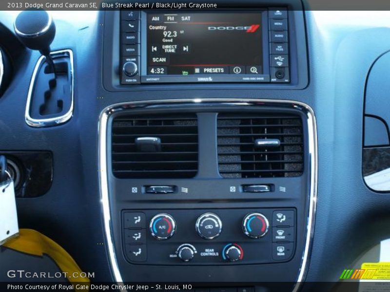 Blue Streak Pearl / Black/Light Graystone 2013 Dodge Grand Caravan SE