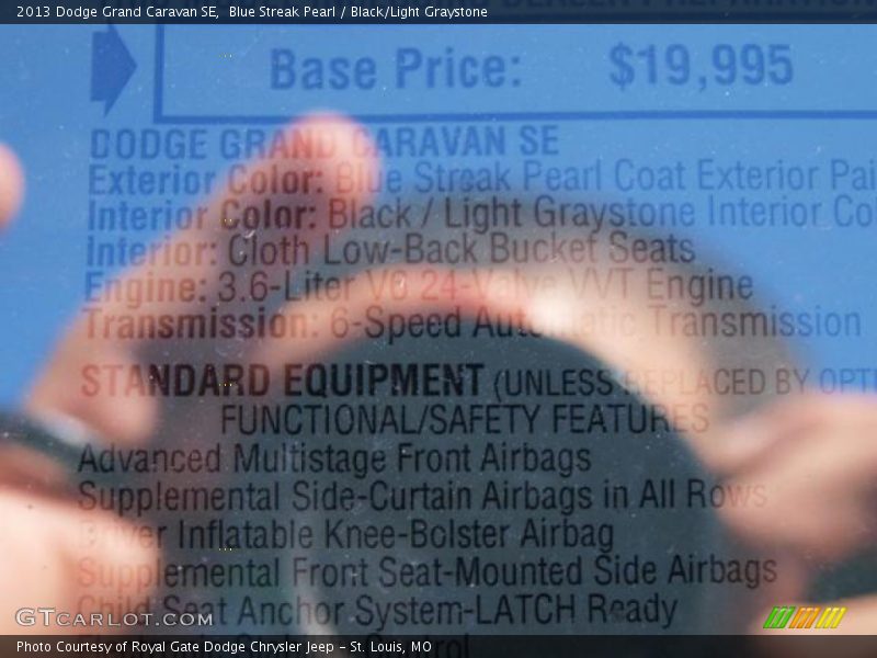 Blue Streak Pearl / Black/Light Graystone 2013 Dodge Grand Caravan SE