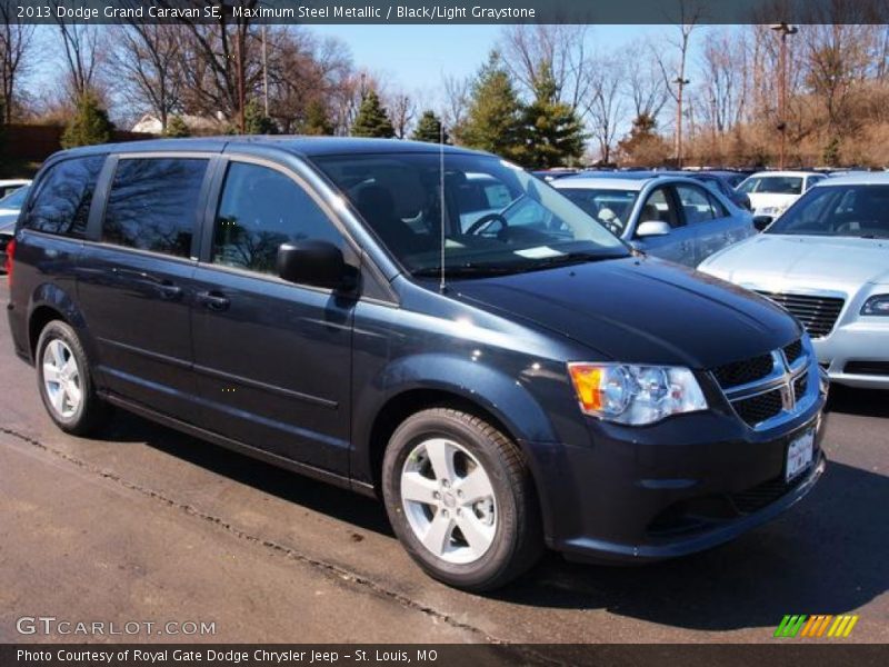 Maximum Steel Metallic / Black/Light Graystone 2013 Dodge Grand Caravan SE