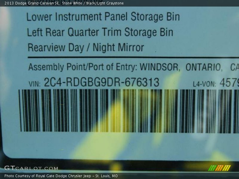 Stone White / Black/Light Graystone 2013 Dodge Grand Caravan SE